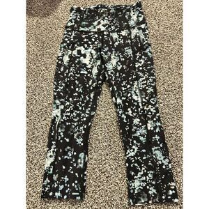 D11‎ Lululemon size 4 Capri leggings black blue